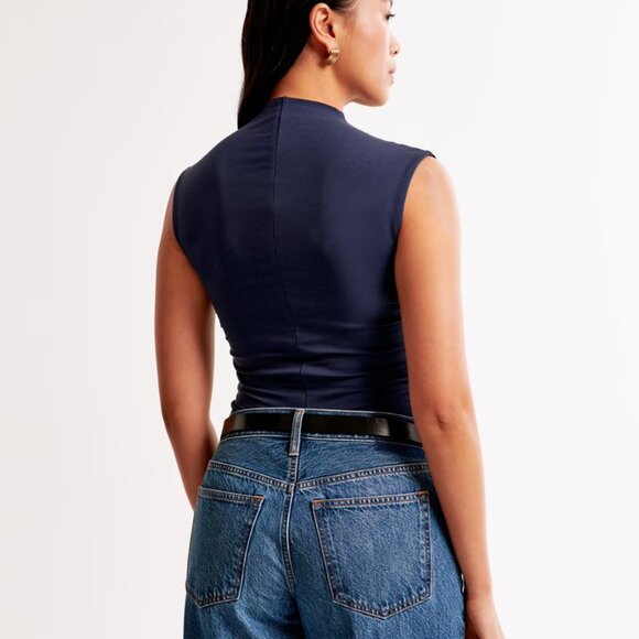 NWT Abercrombie The A&F Paloma Top - Navy Size Medium - Picture 4 of 8